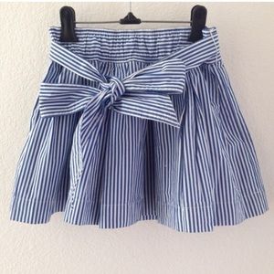 Hollister seersucker bow skirt