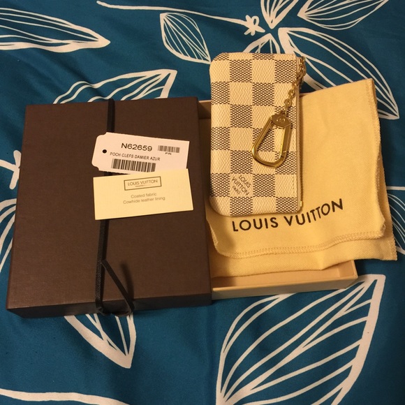 100% authentic Louis Vuitton mini pouch Sold ✋