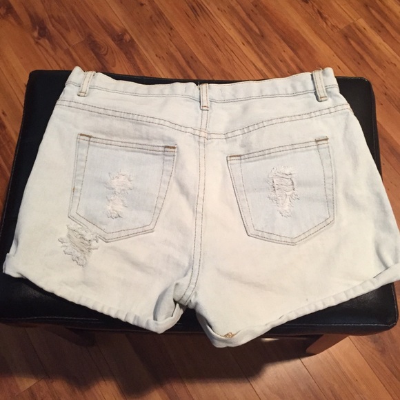 Shorts - Picture 3 of 3