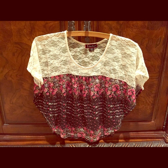 Love Scene Floral and Lace Top
