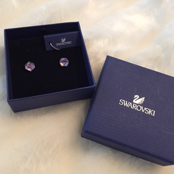 Beautiful light pink/purple Swarovski studs 💕