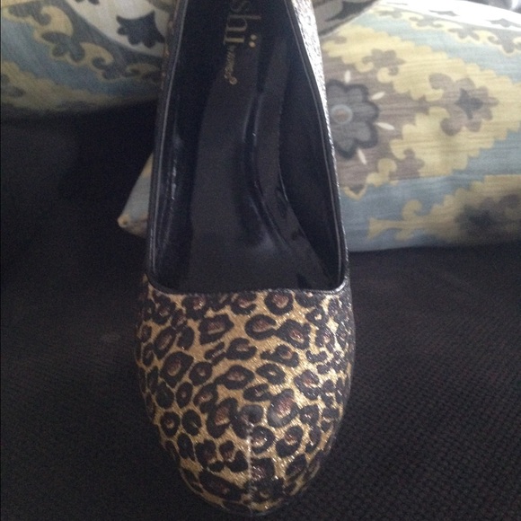 Cheetah Print Heels - Picture 2 of 3