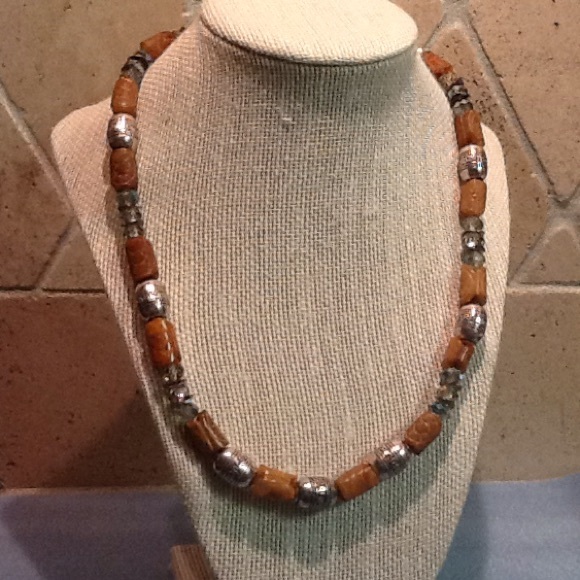 Nice light brown and silver tone 19" necklace