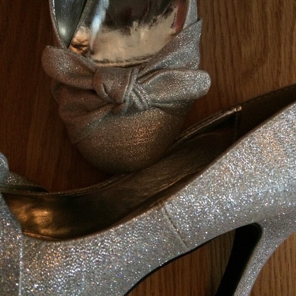 Silver glitter heels Sz 6 - Picture 4 of 4