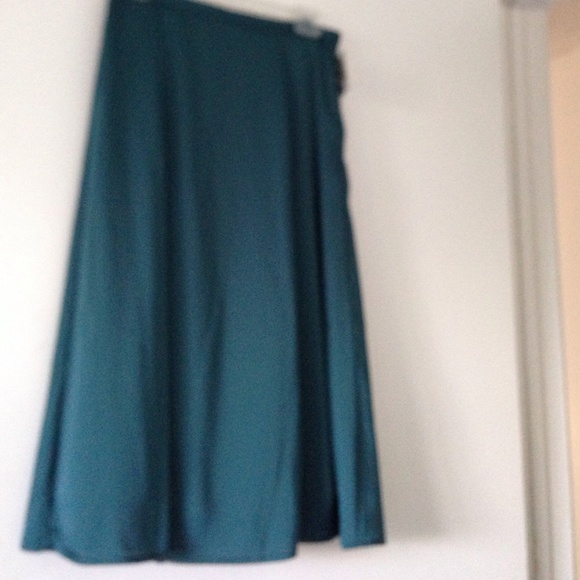Elegant looking green skirt, fabulous for summer - Picture 2 of 4