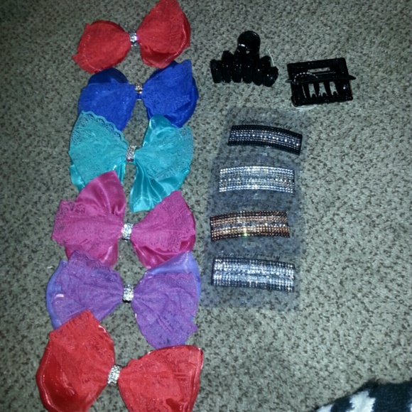 Crystal Clips and Bow! - Picture 1 of 1