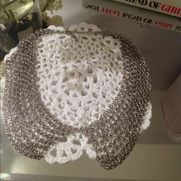Collar necklace