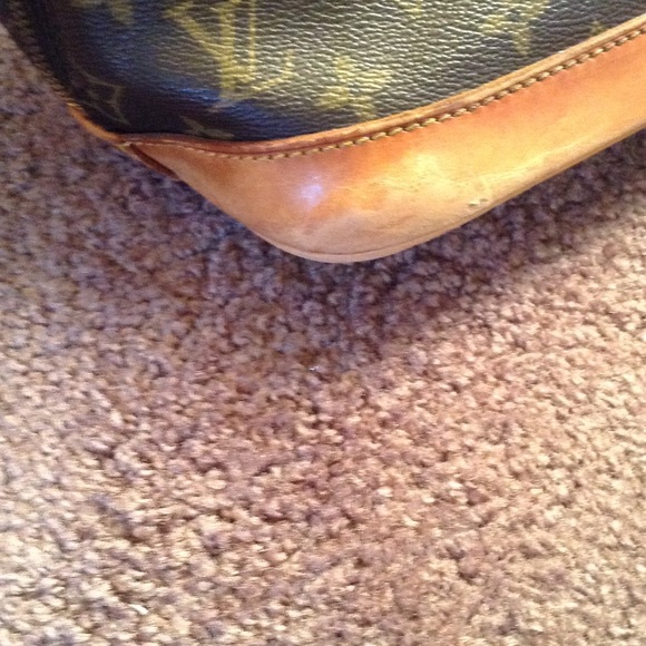FLASH SALE! Louis Vuitton alma. Authentic
