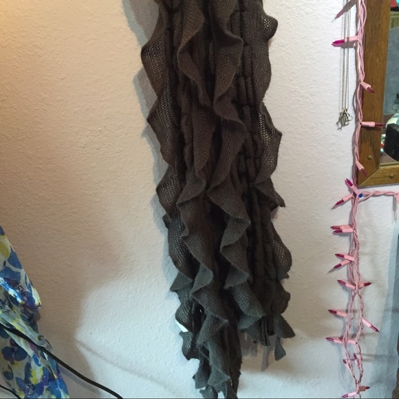 Knit Dark Gray Ruffled Scarf - Picture 3 of 3