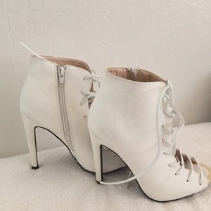 Qupid white bootie style lace shoe size 6 1/2