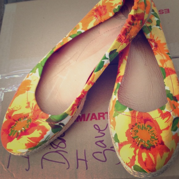 Nurture Flats shoes size 8