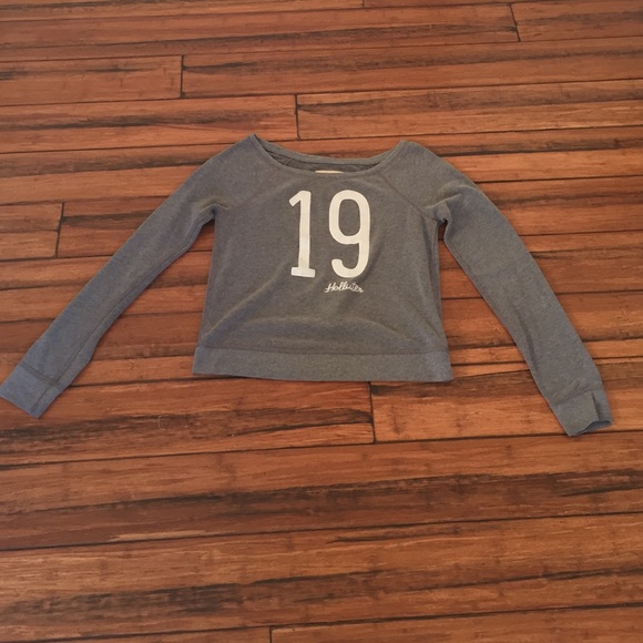 Gray Hollister sweater with design