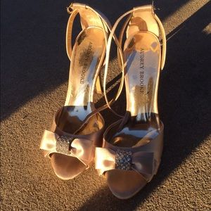 Cute tan shoes with bow and sparkles!