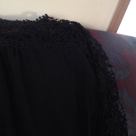 Laced black shirt - Picture 2 of 3