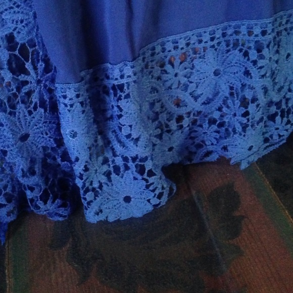 Laced blue shirt - Picture 2 of 3