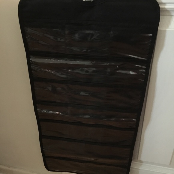 Jewelry hanger organizer