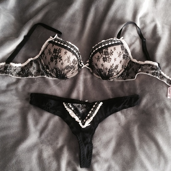 Victoria's Secret Black Lace Push-up Bra