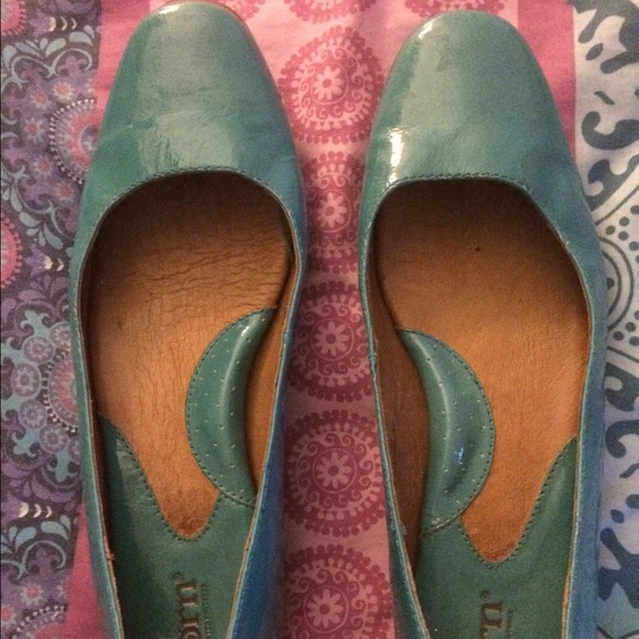 Born💙Handcrafted turquoise Flatts💙Size 8 1/2💙💚