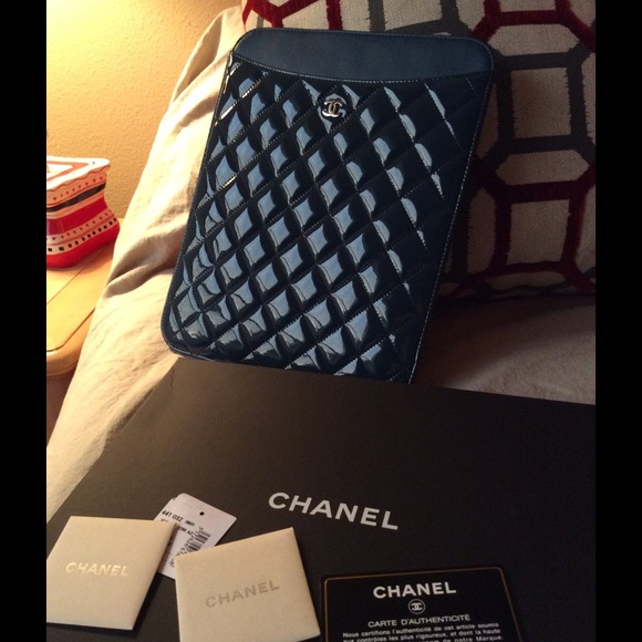 🍭Chanel Ipad Case🍭✋🏼Sold - Picture 3 of 4