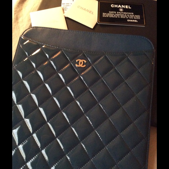 🍭Chanel Ipad Case🍭✋🏼Sold - Picture 4 of 4