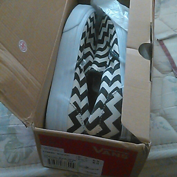 Zig zag vans - Picture 2 of 3