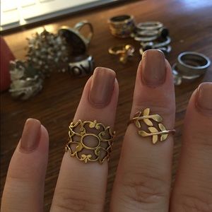 ✨BUNDLE✨ 2 mid-finger urban outfitters rings