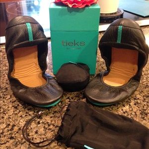 Black Tieks by Gavrieli