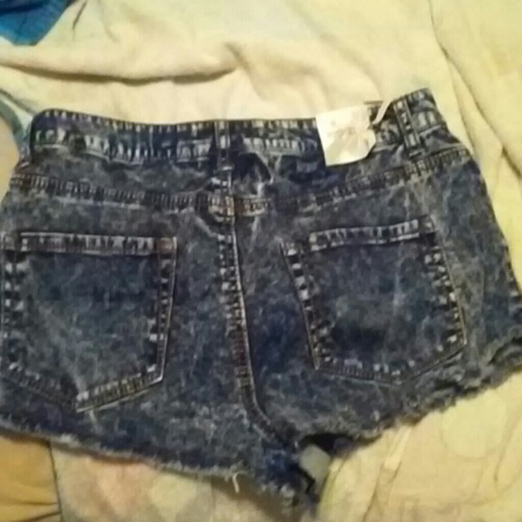 High waisted shorts - Picture 2 of 3