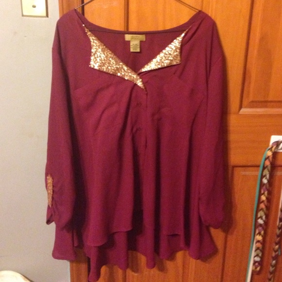 Burgundy and gold sequence top