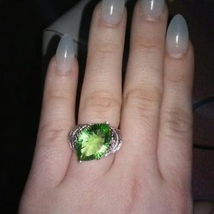 Green quarts ring