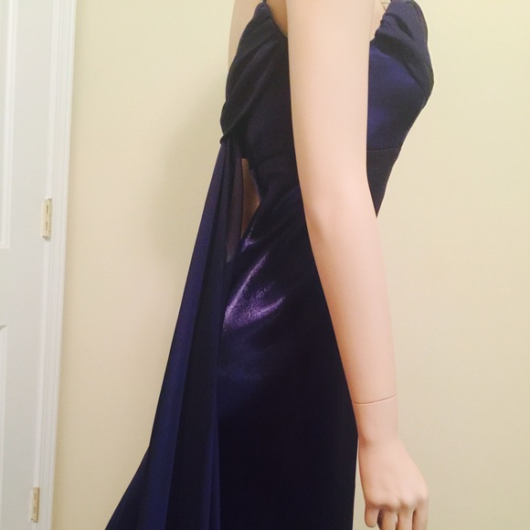 Dress - Picture 3 of 4