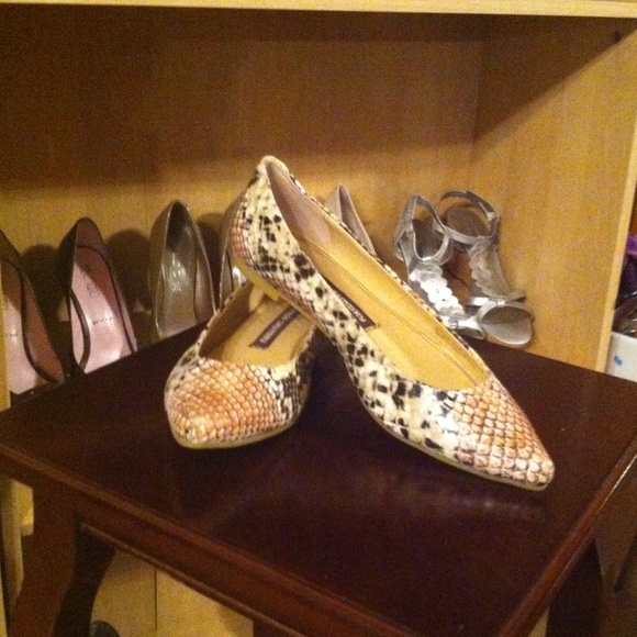 Chinese Laundry Shoes - NWOT Chinese Laundry "snakeskin" print flats sz 6