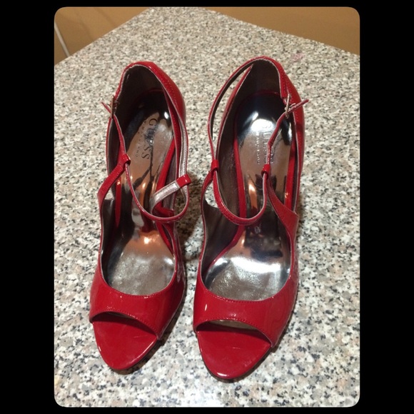Guess by Marciano red patent leather open toe heel