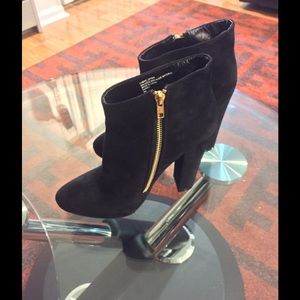 Diba Suede Bootie Size 9M