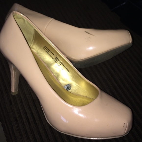 Blush Mossimo stilettos - Picture 2 of 4