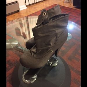 Wild Diva Gray Vegan Bootie Size 8