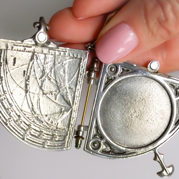 SOLD❗️Astrological Divination Locket Pendant - Picture 2 of 4
