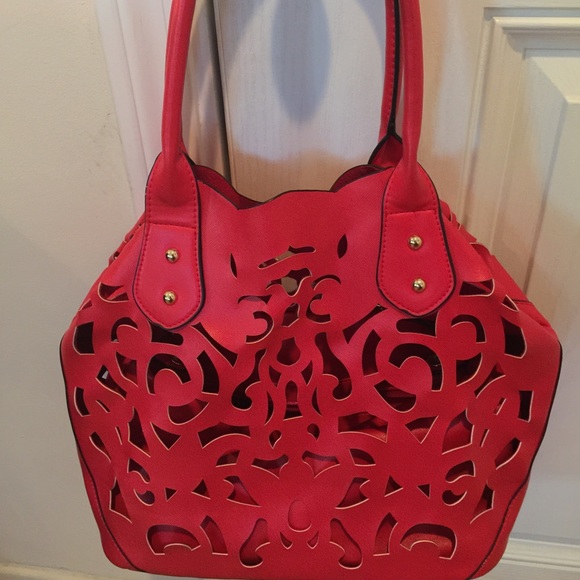 Gorgeous red bag!! Must have!!