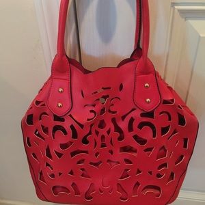Gorgeous red bag!! Must have!!