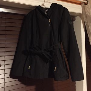 Black Jessica Simpson light polyester trench coat.