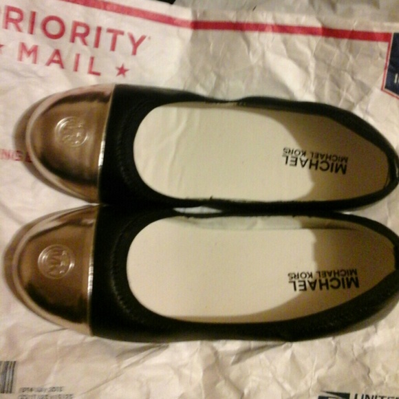Michael Kors girls captoe ballet flats