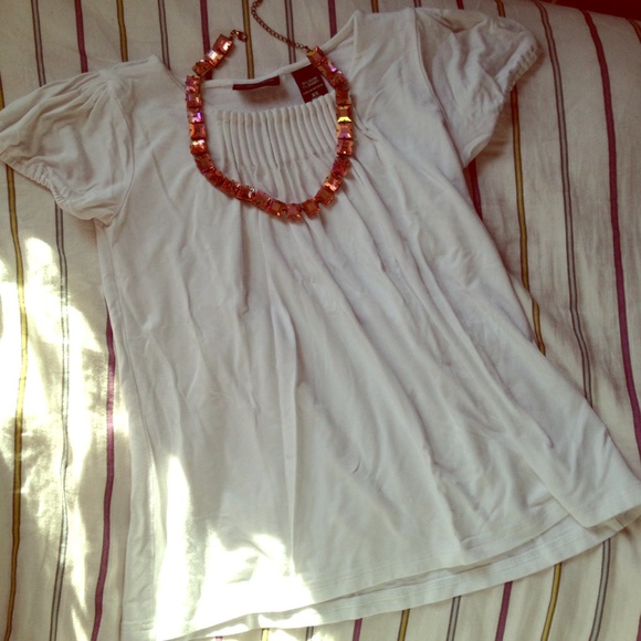 New York and company white ruched t shirt
