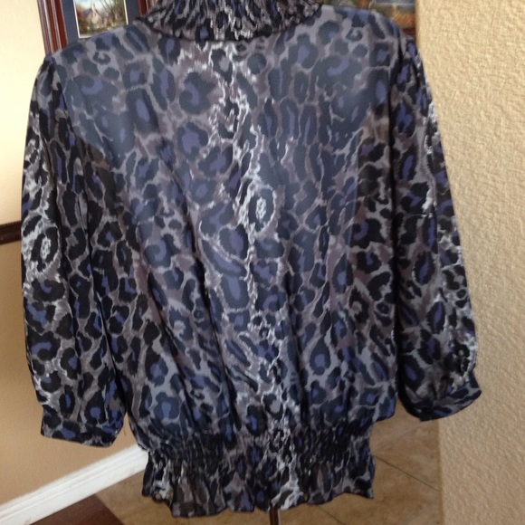 Pre-loved blouse, excellent condition - Picture 3 of 4