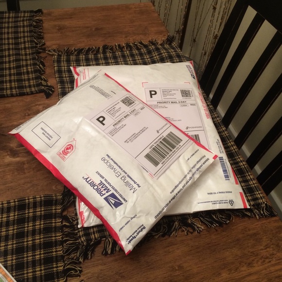 Shipping tomorrow morning ladies 😃📦📬✔️