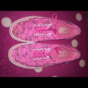 📍SOLD ! hellokitty vans