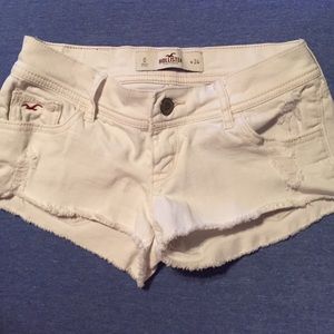 white holister shorts.