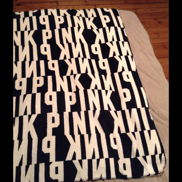 🎉🎉 SOLD🎉🎉Victoria's Secret throw - Picture 2 of 4