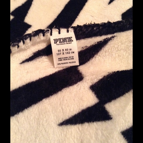 🎉🎉 SOLD🎉🎉Victoria's Secret throw - Picture 3 of 4