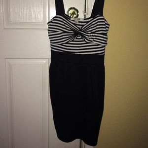 Cute and comfy casual black and white dress!