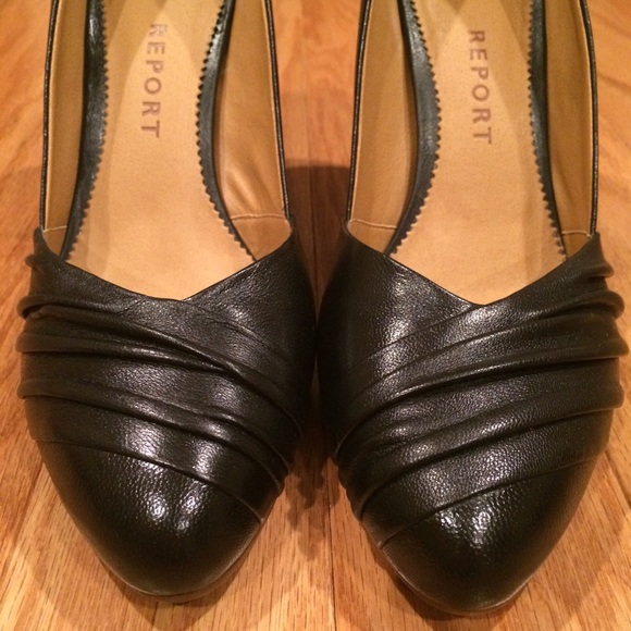 Report Black Heels - Picture 2 of 4